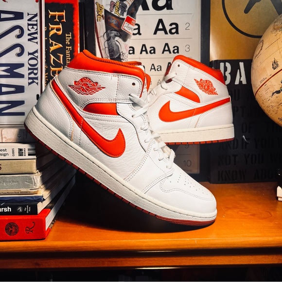 NIKE || AIR JORDAN RETRO 1 MID || SZ12 - Picture 9 of 10